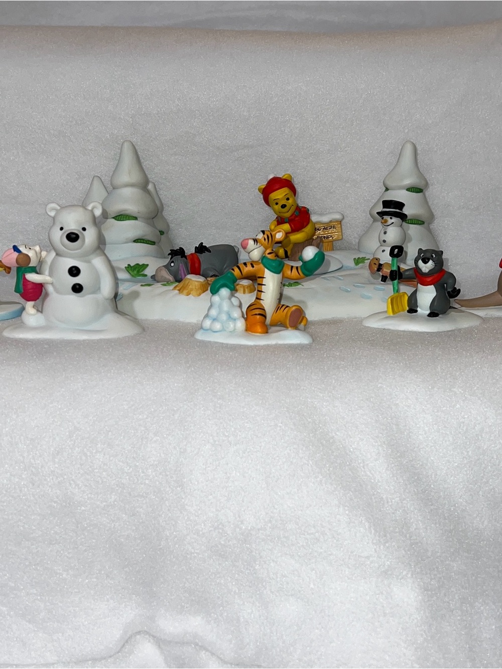 Disney Christmas Collection 100 Acre Pond Winnie the Pooh Snowy Village Ceramic